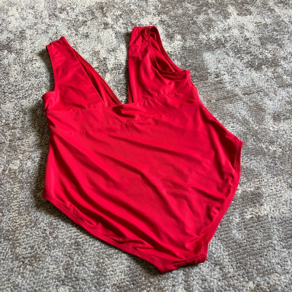 Andie | the Mykonos 1 piece plunge swimsuit in cherry red - Picture 12 of 16